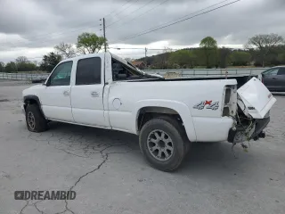 2003 GMC Sierra 1500HD SLE z VIN 1GTGK13U03F166999, wystawiony jako Copart lot #52696595 z przebiegiem 241 886 mil mil oraz Szkoda całkowita • Salvage title. Historia ofert i sprzedaży dostępna na DreamBid. Obrazek 2.