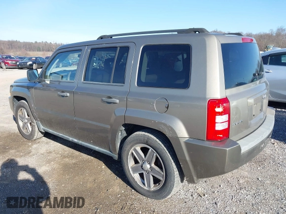 2008 Jeep Patriot Sport with VIN 1J8FF28W68D597262, listed as a IAAI auction lot 41835386 with 120,266 mi miles. Bid and sale history available at carsss.com. Image 3.