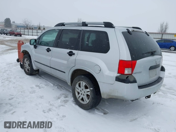 2005 Mitsubishi Endeavor LS with VIN 4A4MN21S95E048601, listed as a IAAI auction lot 41610976 with 126,464 mi miles. Bid and sale history available at carsss.com. Image 3.