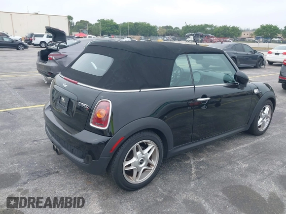 2010 MINI Convertible S z VIN WMWMS3C52ATY08772, wystawiony jako IAAI lot #41845412 z przebiegiem 71 215 mil mil oraz . Historia ofert i sprzedaży dostępna na DreamBid. Obrazek 4.