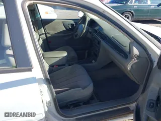 2000 Chevrolet Malibu with VIN 1G1ND52J0Y6147157, listed as a IAAI auction lot 40913024 with 324,735 mi miles. Bid and sale history available at carsss.com. Image 5.