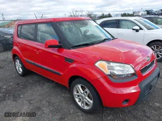 2011 Kia Soul + with VIN KNDJT2A24B7196638, listed as a IAAI auction lot 41741111 with 92,276 mi miles. Bid and sale history available at carsss.com. Image 1.