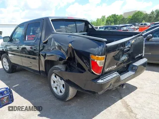 2006 Honda Ridgeline RTL z VIN 2HJYK16596H573159, wystawiony jako IAAI lot #42210214 z przebiegiem 318 126 mil mil oraz . Historia ofert i sprzedaży dostępna na DreamBid. Obrazek 3.