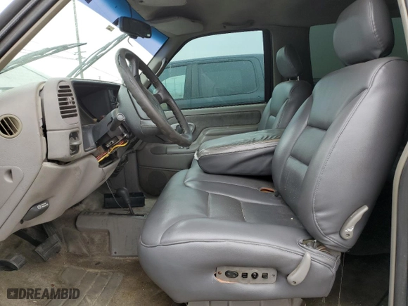 1996 Chevrolet Tahoe with VIN 3GNEK18R7TG107725, listed as a Copart auction lot 47605965 with 253,774 mi miles and Salvage Title. Bid and sale history available at carsss.com. Image 7.