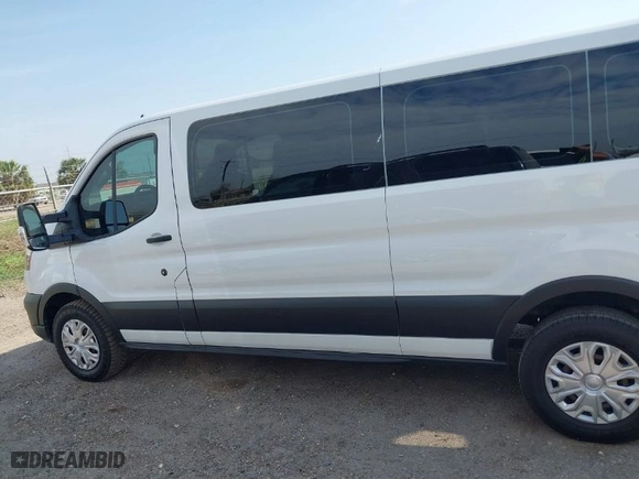 2022 Ford Transit Passenger Wagon XL with VIN 1FBAX2Y85NKA67540, listed as a IAAI auction lot 41509914 with 199,540 mi miles. Bid and sale history available at carsss.com. Image 14.