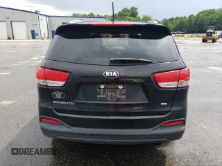 2017 Kia Sorento LX z VIN 5XYPGDA34HG305081, wystawiony jako Copart lot #60938125 z przebiegiem 132 764 mil mil oraz Czysty tytuł • Clean title. Historia ofert i sprzedaży dostępna na DreamBid. Obrazek 6.