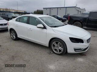 2015 Volvo S60 T5 Drive-E Premier z VIN YV140MFB2F1315820, wystawiony jako Copart lot #48077765 z przebiegiem 116 473 mil mil oraz Szkoda całkowita • Salvage title. Historia ofert i sprzedaży dostępna na DreamBid. Obrazek 4.