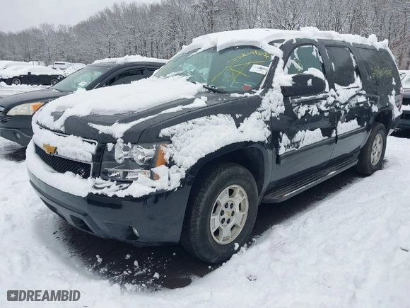 2014 Chevrolet Suburban LT with VIN 1GNSKJE72ER188402, listed as a IAAI auction lot 41529767 with 999,999 mi miles. Bid and sale history available at carsss.com. Image 2.