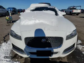 2016 Jaguar XF 35t Prestige with VIN SAJBK4BV3GCY21901, listed as a Copart auction lot 87926165 with 140,124 mi miles and Salvage Title. Bid and sale history available at carsss.com. Image 5.
