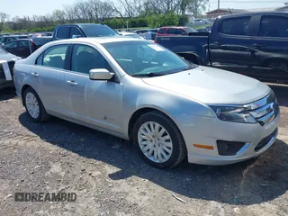 2010 Ford Fusion Hybrid z VIN 3FADP0L38AR411074, wystawiony jako IAAI lot #41928348 z przebiegiem 79 306 mil mil oraz . Historia ofert i sprzedaży dostępna na DreamBid. Obrazek 1.