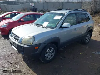 2008 Hyundai Tucson SE with VIN KM8JN12D28U893722, listed as a IAAI auction lot 41680413 with 150,659 mi miles. Bid and sale history available at carsss.com. Image 2.