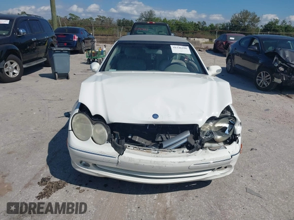 2004 Mercedes-Benz CLK 320 z VIN WDBTK65GX4T018556, wystawiony jako IAAI lot #41546296 z przebiegiem 100 585 mil mil oraz . Historia ofert i sprzedaży dostępna na DreamBid. Obrazek 12.
