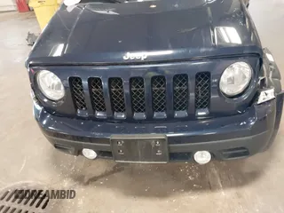 2014 Jeep Patriot Latitude z VIN 1C4NJRFB2ED693945, wystawiony jako IAAI lot #42117446 z przebiegiem 151 614 mil mil oraz . Historia ofert i sprzedaży dostępna na DreamBid. Obrazek 12.