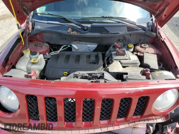 2014 Jeep Patriot Latitude z VIN 1C4NJRFB3ED626089, wystawiony jako Copart lot #60693585 z przebiegiem 196 852 mil mil oraz Czysty tytuł • Clean title. Historia ofert i sprzedaży dostępna na DreamBid. Obrazek 12.