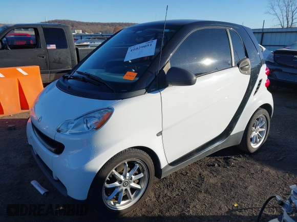 2009 Smart fortwo Pure z VIN WMEEJ31X99K292492, wystawiony jako IAAI lot #41029051 z przebiegiem 57 741 mil mil oraz . Historia ofert i sprzedaży dostępna na DreamBid. Obrazek 17.