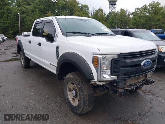 2018 Ford Super Duty F-250 SRW XL with VIN 1FT7W2BTXJEB84089, listed as a IAAI auction lot 40456238 with 180,297 mi miles. Bid and sale history available at carsss.com. Image 1.