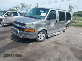 2003 Chevrolet Express Passenger z VIN 1GBFG15X131201183, wystawiony jako IAAI lot #42194710 z przebiegiem 207 602 mil mil oraz . Historia ofert i sprzedaży dostępna na DreamBid. Obrazek 17.