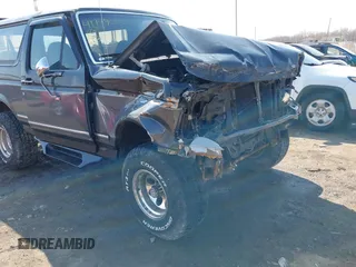 1992 Ford Bronco XL с VIN 1FMEU15N8NLA25301, выставлен на аукционе IAAI как лот 41749043 с пробегом 150 000 миль миль и . История ставок и продаж доступна на DreamBid. Изображение 6.