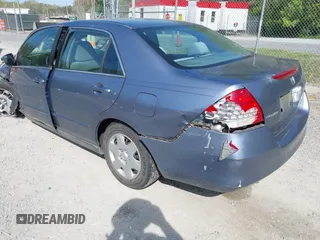 2007 Honda Accord LX z VIN 1HGCM56477A128749, wystawiony jako IAAI lot #42124244 z przebiegiem 224 288 mil mil oraz . Historia ofert i sprzedaży dostępna na DreamBid. Obrazek 3.