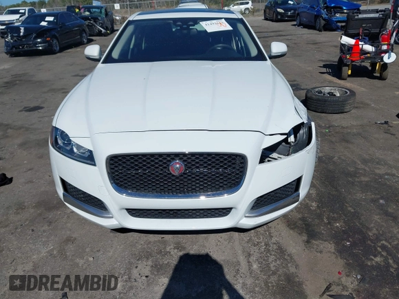 2016 Jaguar XF 35t Premium with VIN SAJBD4BV2GCY07515, listed as a IAAI auction lot 41492616 with 92,573 mi miles. Bid and sale history available at carsss.com. Image 12.