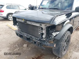 2023 Ford Bronco z VIN 1FMDE5BHOPLB83665, wystawiony jako IAAI lot #41520897 z przebiegiem 16 678 mil mil oraz . Historia ofert i sprzedaży dostępna na DreamBid. Obrazek 6.