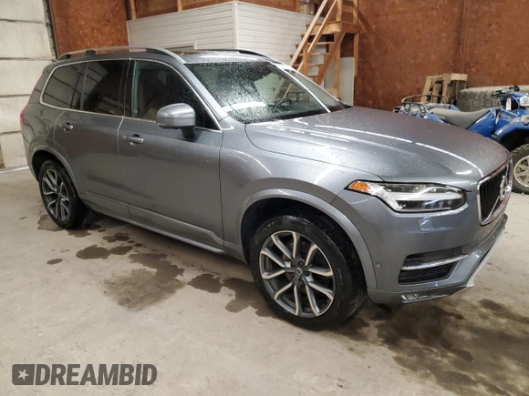 2017 Volvo XC90 Momentum z VIN YV4A22PK5H1125032, wystawiony jako Copart lot #56571475 z przebiegiem 132 549 mil mil oraz Szkoda całkowita • Salvage title. Historia ofert i sprzedaży dostępna na DreamBid. Obrazek 4.