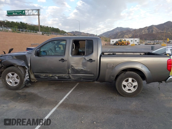 2007 Nissan Frontier SE z VIN 1N6AD09U67C411083, wystawiony jako IAAI lot #41691251 z przebiegiem 186 495 mil mil oraz . Historia ofert i sprzedaży dostępna na DreamBid. Obrazek 14.