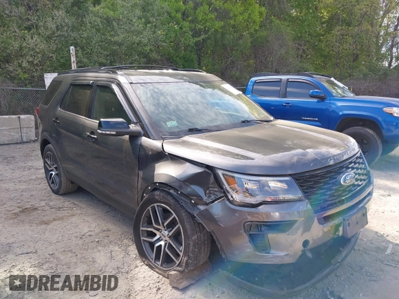 2018 Ford Explorer Sport z VIN 1FM5K8GT9JGC59377, wystawiony jako IAAI lot #42233498 z przebiegiem 103 479 mil mil oraz . Historia ofert i sprzedaży dostępna na DreamBid. Obrazek 1.