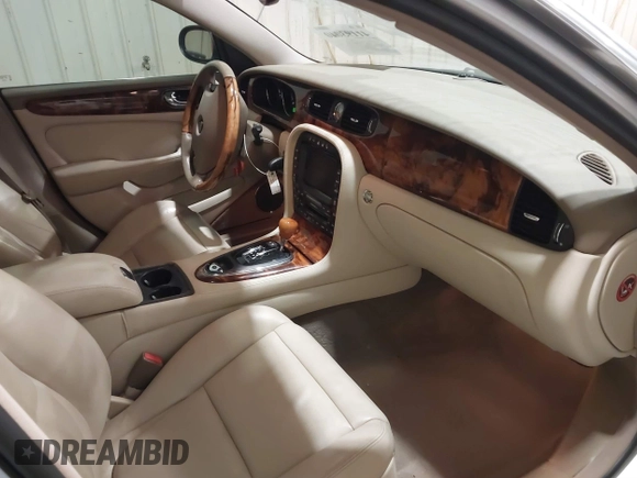2004 Jaguar XJ with VIN SAJWA71C04SG33993, listed as a IAAI auction lot 41193040 with 79,944 mi miles. Bid and sale history available at carsss.com. Image 5.
