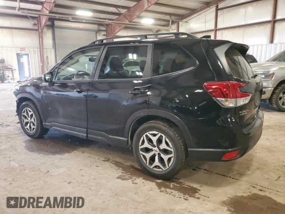 2022 Subaru Forester Premium z VIN JF2SKADC7NH498768, wystawiony jako Copart lot #50500395 z przebiegiem 31 695 mil mil oraz Czysty tytuł • Clean title. Historia ofert i sprzedaży dostępna na DreamBid. Obrazek 2.