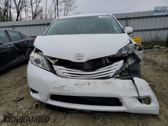 2017 Toyota Sienna LE Auto Access Seat with VIN 5TDKZ3DCXHS847007, listed as a Copart auction lot 52335845 with Not Provided miles and Salvage Title. Bid and sale history available at DreamBid. Image 5.