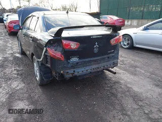 2008 Mitsubishi Lancer DE z VIN JA3AU26U58U004840, wystawiony jako IAAI lot #41515756 z przebiegiem 117 996 mil mil oraz . Historia ofert i sprzedaży dostępna na DreamBid. Obrazek 6.