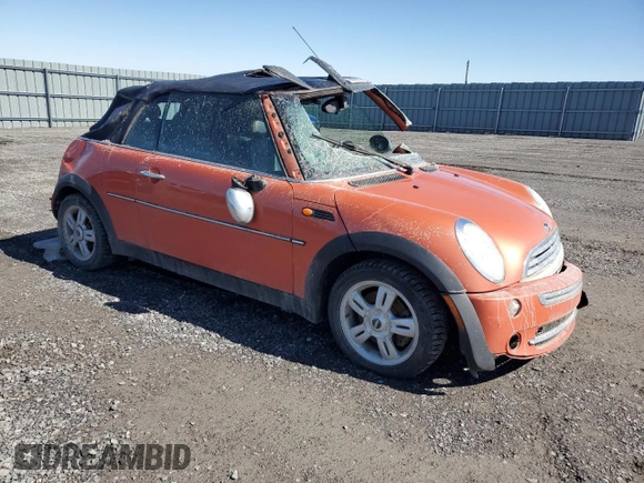 2005 MINI Convertible z VIN WMWRF33585TF62541, wystawiony jako Copart lot #49868625 z przebiegiem Nie podano mil oraz Szkoda całkowita • Salvage title. Historia ofert i sprzedaży dostępna na DreamBid. Obrazek 4.