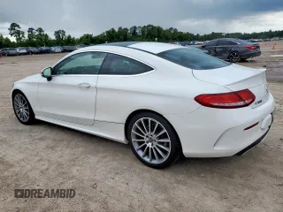 2018 Mercedes-Benz C 300 z VIN WDDWJ4JB8JF680569, wystawiony jako Copart lot #61075975 z przebiegiem 131 578 mil mil oraz Czysty tytuł • Clean title. Historia ofert i sprzedaży dostępna na DreamBid. Obrazek 2.
