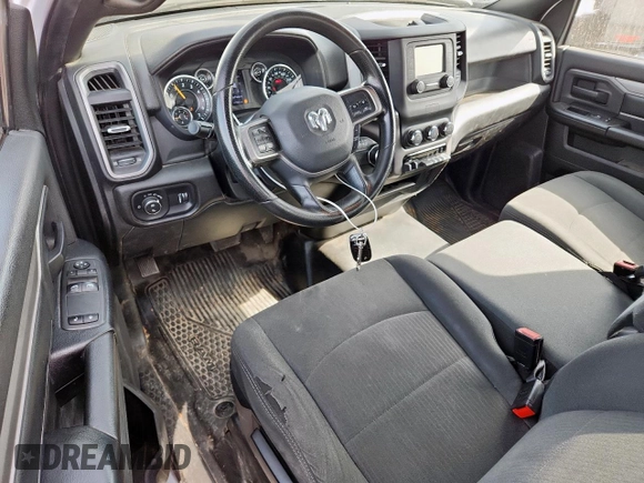 2021 Ram 2500 Tradesman z VIN 3C6MR4AJ6MG554142, wystawiony jako Copart lot #65013125 z przebiegiem 117 905 mil mil oraz Czysty tytuł • Clean title. Historia ofert i sprzedaży dostępna na DreamBid. Obrazek 8.