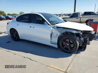 2019 Alfa Romeo Giulia Ti Sport with VIN ZARFAMBN2K7604513, listed as a Copart auction lot 72937274 with 59,867 mi miles and Clean Title. Bid and sale history available at carsss.com. Image 4.