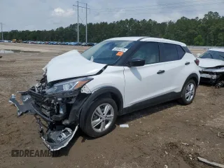 2023 Nissan Kicks S z VIN 3N1CP5BVXPL562891, wystawiony jako Copart lot #53956775 z przebiegiem Nie podano mil oraz Szkoda całkowita • Salvage title. Historia ofert i sprzedaży dostępna na DreamBid. Obrazek 1.