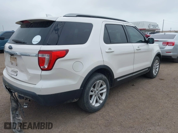 2017 Ford Explorer XLT z VIN 1FM5K7D8XHGC53849, wystawiony jako IAAI lot #42220485 z przebiegiem 135 902 mil mil oraz . Historia ofert i sprzedaży dostępna na DreamBid. Obrazek 4.