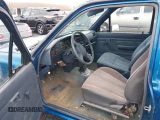 1994 Toyota Pickup z VIN 4TARN93P7RZ250278, wystawiony jako IAAI lot #41487303 z przebiegiem 119 875 mil mil oraz . Historia ofert i sprzedaży dostępna na DreamBid. Obrazek 5.