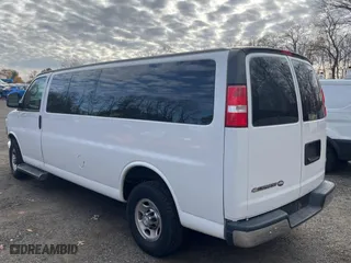 2019 Chevrolet Express Passenger LT with VIN 1GAZGPFGXK1236869, listed as a Copart auction lot 81742124 with 88,445 mi miles and Salvage Title. Bid and sale history available at carsss.com. Image 3.