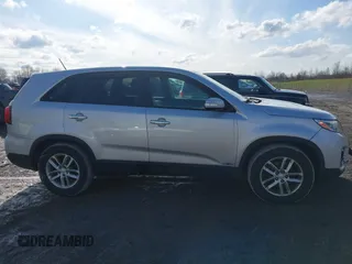 2015 Kia Sorento LX with VIN 5XYKTCA66FG572715, listed as a IAAI auction lot 41995613 with 142,160 mi miles. Bid and sale history available at carsss.com. Image 14.