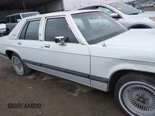 1991 Mercury Grand Marquis z VIN 2MECM75F2MX678620, wystawiony jako IAAI lot #41545796 z przebiegiem 52 567 mil mil oraz . Historia ofert i sprzedaży dostępna na DreamBid. Obrazek 13.
