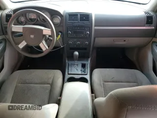 2008 Dodge Magnum z VIN 2D4FV47T18H147683, wystawiony jako Copart lot #70152484 z przebiegiem 142 894 mil mil oraz Czysty tytuł • Clean title. Historia ofert i sprzedaży dostępna na DreamBid. Obrazek 8.