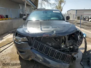2018 Jeep Grand Cherokee Trailhawk with VIN 1C4RJFLT6JC328715, listed as a Copart auction lot 49987175 with 105,515 mi miles and Salvage Title. Bid and sale history available at carsss.com. Image 5.