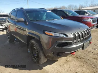 2014 Jeep Cherokee Trailhawk with VIN 1C4PJMBS1EW161642, listed as a Copart auction lot 46672345 with 196,908 mi miles and Salvage Title. Bid and sale history available at carsss.com. Image 4.