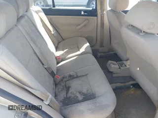 2004 Volkswagen Jetta GL z VIN 3VWRA69M64M039222, wystawiony jako IAAI lot #42262445 z przebiegiem 100 200 mil mil oraz . Historia ofert i sprzedaży dostępna na DreamBid. Obrazek 8.