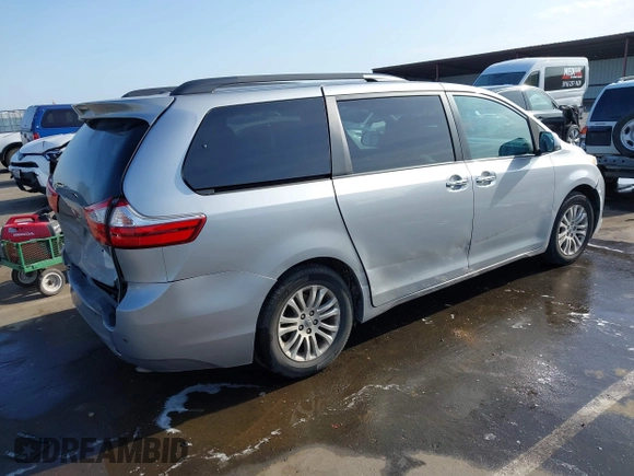2017 Toyota Sienna XLE Auto Access Seat with VIN 5TDYZ3DC5HS831596, listed as a IAAI auction lot 42146953 with 181,807 mi miles. Bid and sale history available at carsss.com. Image 4.