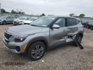 2023 Kia Seltos LX z VIN KNDEPCAA7P7432676, wystawiony jako Copart lot #62239015 z przebiegiem 18 837 mil mil oraz Szkoda całkowita • Salvage title. Historia ofert i sprzedaży dostępna na DreamBid. Obrazek 1.