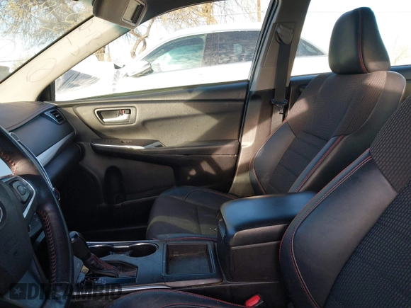 2017 Toyota Camry XLE with VIN 4T1BF1FKXHU806241, listed as a IAAI auction lot 41630618 with 123,991 mi miles. Bid and sale history available at carsss.com. Image 5.