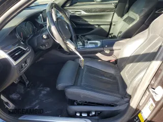 2019 BMW 7 Series 740i xDrive z VIN WBA7E4C56KGV70297, wystawiony jako Copart lot #78858504 z przebiegiem 81 874 mil mil oraz Szkoda całkowita • Salvage title. Historia ofert i sprzedaży dostępna na DreamBid. Obrazek 7.